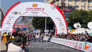 2023年环广西自行车赛桂林城市赛段男子赛冲刺画面！